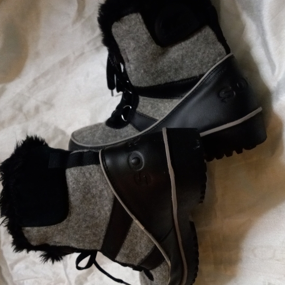 SOREL Women's Ankle Boots Black/Gray Faux Fur Trim Sz 6.5 Lace Up Waterproof - Picture 10 of 11
